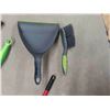 Image 3 : mops, swiffer and 2 pails 