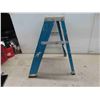 Image 2 : step ladder 23" high 