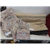 Image 1 : Comforter, Reversible Bed Spread with 2 Pillow Shams 
