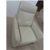 Image 2 : Leather/Leather Style Recliner 
