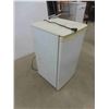 Image 2 : Danby Bar Fridge 33'' x 18'' x 18' 