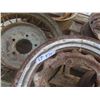 Image 2 : 5 Old Auto Rims 