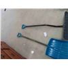 Image 2 : 2 Snow Shovels 