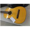 Image 3 : Suzuki No6 Acoustic Guitar with Case 