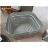 Image 8 : Galvanized Tub, Hedger, Flower Bed Tools, Ryobi Weed 