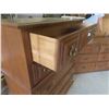 Image 8 : 4pce Bedroom Set: Dresser 49'' x 18'' x 40'' , Dresser 31'' x
