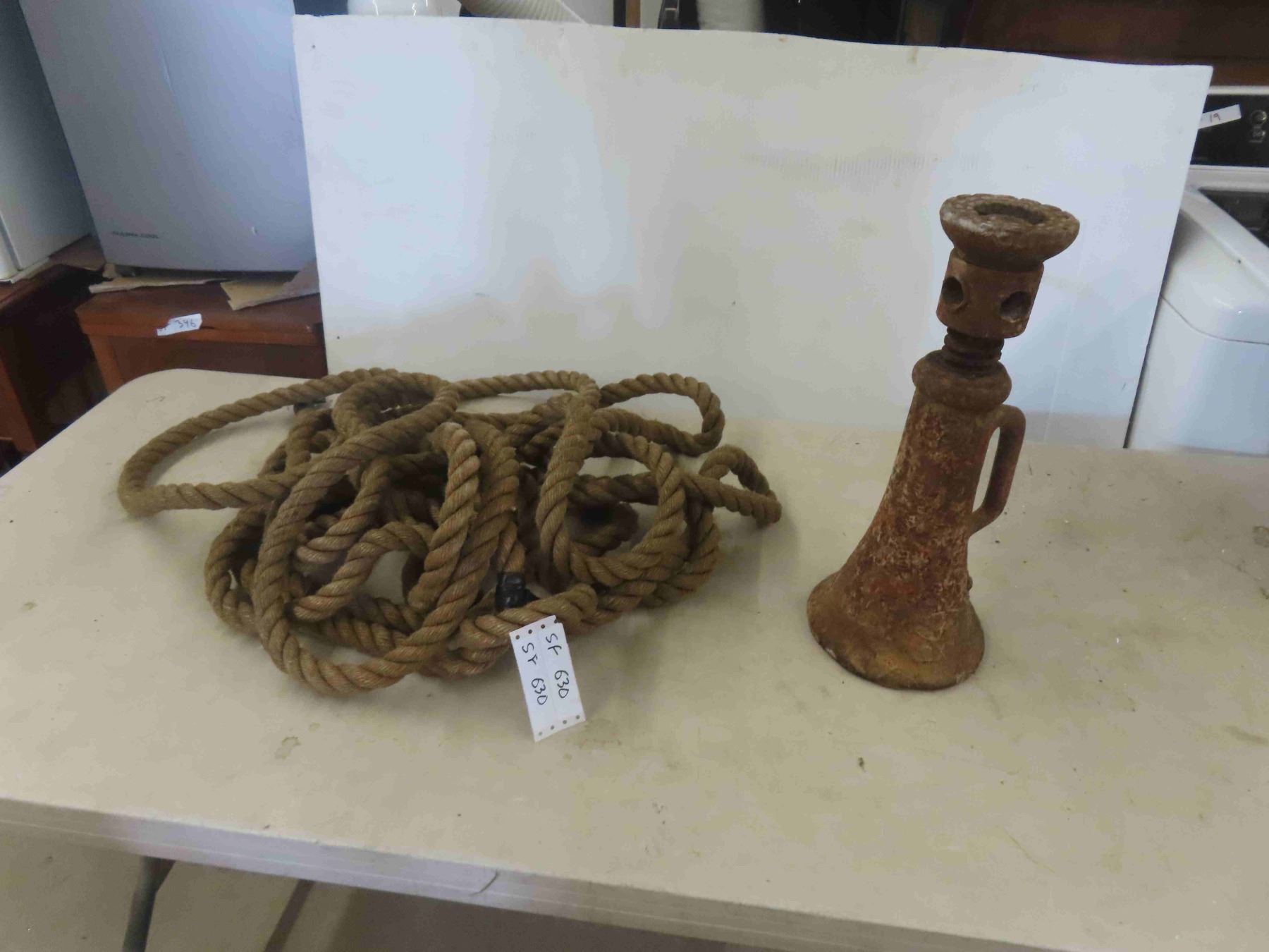 Screw Style Building Jack , Rope