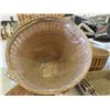 Image 8 : Wicker Baskets : 3pce Trays, Covered Hamper 