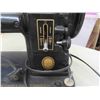 Image 6 : Vintage Singer Sewing Machine 