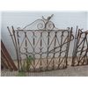 Image 2 : 36ft Wrought Iron Railing 28 1/2'' High , 3 Gates , 9 Posts 