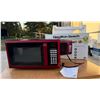 Image 1 : HAMILTON BEACH MICROWAVE - APPEARS NEW