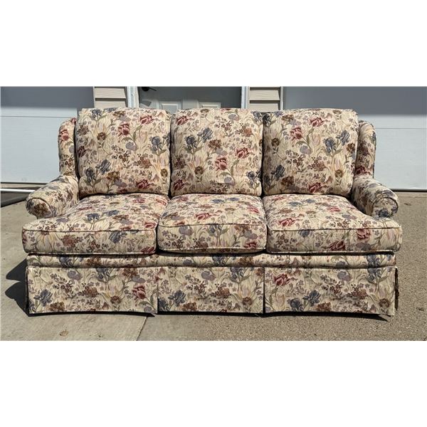 FLEXSTEEL COUCH - IN EXCELLENT CONDITION - LIKE NEW!