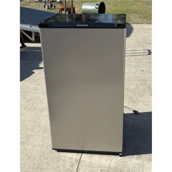 DORM FRIDGE - WORKS!