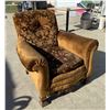 Image 2 : VINTAGE VELVET ARMCHAIR WITH WOOD TRIM
