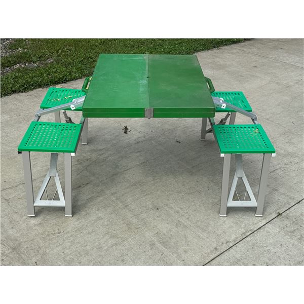 FOLDING SUITCASE CHILDREN'S PICNIC TABLE