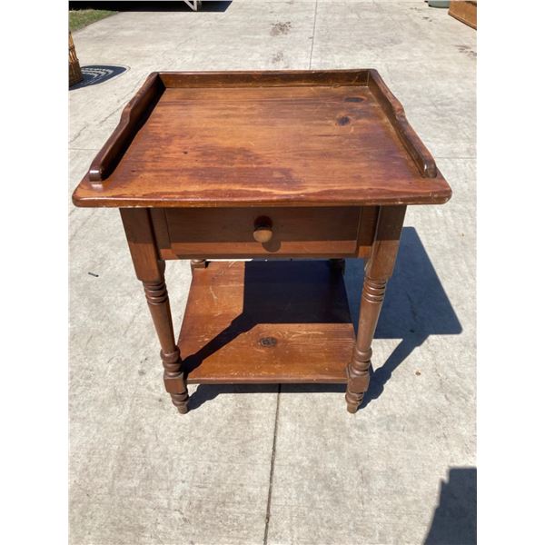 CUTE END TABLE WITH RAISED EDGE AND DRAWER