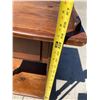 Image 5 : CUTE END TABLE WITH RAISED EDGE AND DRAWER