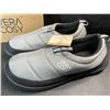 Image 2 : 1 Pair of VeraCosy Men's Quilted Closed-Back Slippers (Size 11-12) - Grey - New in Box