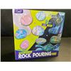 Image 2 : 1 Laoese 2-in-1 Rock Painting Art Kit - Glow In The Dark Rock Painting/Arts & Crafts Kit - New