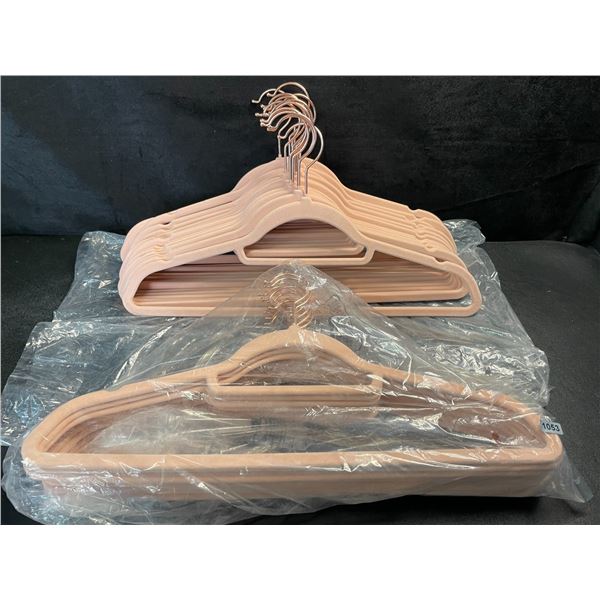 30PC Velvet Light-Pink Coat Hangers for Clothing - New