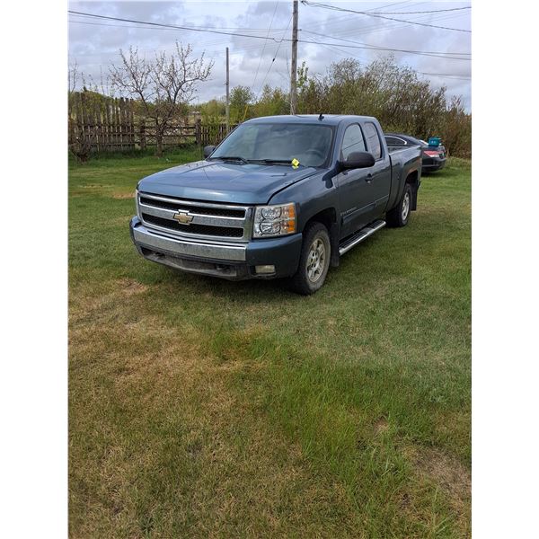 2007 Chevrolet Silverado LT Z71  4 X4    5.3L V8 Extended Cab 1/2 ton Pickup