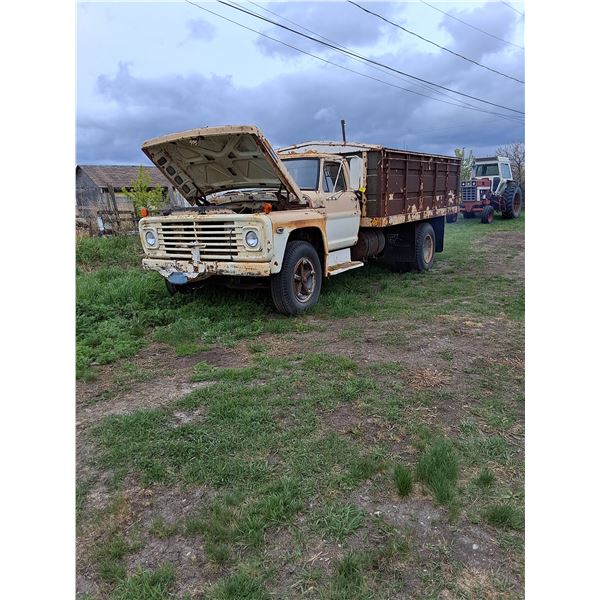 1971 Ford 700 3 ton Grain Truck