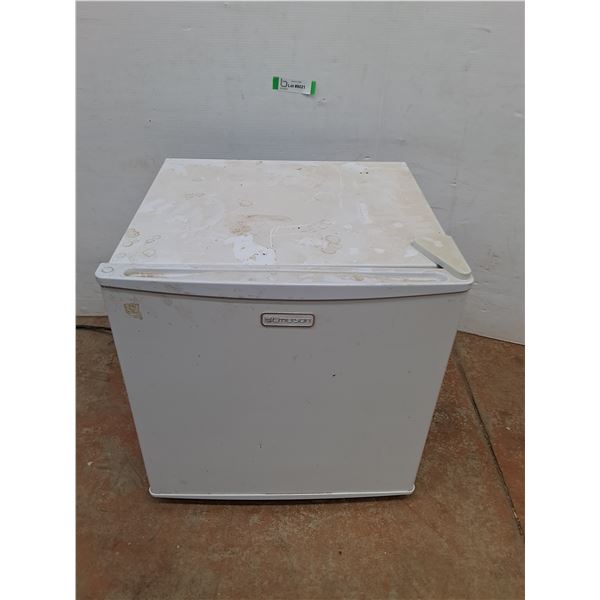 * Emerson Mini Fridge - 17.5" x 18.5" x 19.5"  - Powers On - Pickup Only