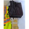 Image 3 : High Visibility Jacket, Work Gloves, Snow Pants