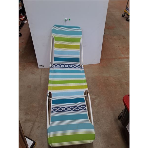 Folding Lounge Chair  -  PICK UP