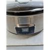 Image 2 : Frigidaire Professional Slow Cooker (Turns on / working)
