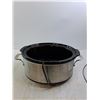 Image 4 : Frigidaire Professional Slow Cooker (Turns on / working)