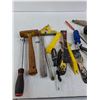 Image 2 : Tools, Screwsdrivers, Hammer, Saw Blades