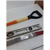Image 2 : Mini Garden Spade, 24" Level, Misc