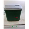 Image 1 : Rubbermaid Cooler (15.5"×14"×8" )