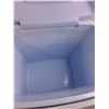 Image 3 : Rubbermaid Cooler (15.5"×14"×8" )