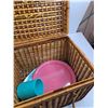 Image 2 : Picnic Basket Set With Dishes