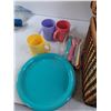 Image 3 : Picnic Basket Set With Dishes