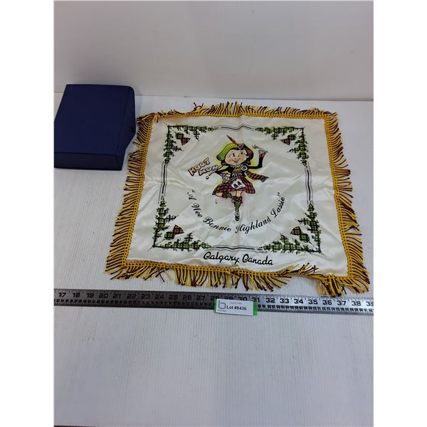 "Highland Lassie" Table Display Linen, Tote