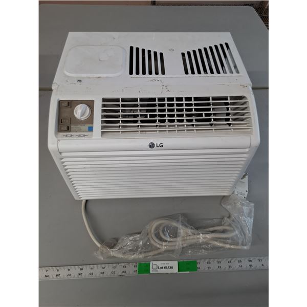 LG Air Conditioning Unit, Powers On. CANNOT SHIP