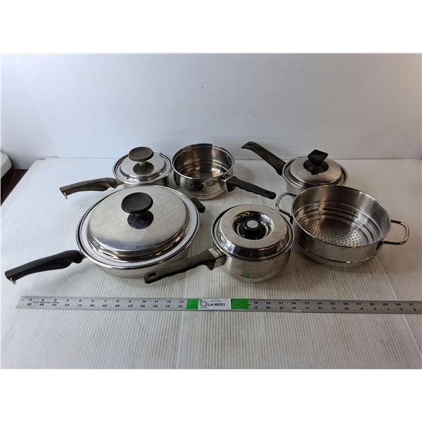 Kitchen Lot- (4) Pots, Strainer, Frying Pan, (4) Lids