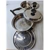 Image 3 : Kitchen Lot- (4) Pots, Strainer, Frying Pan, (4) Lids