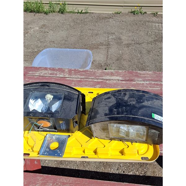 ** Halogen Light (untested)