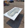 Image 1 : ** Fibreglass Soaker Tub (33"×5ft×20")-Cannot Ship