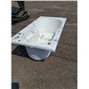 Image 3 : ** Fibreglass Soaker Tub (33"×5ft×20")-Cannot Ship