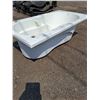 Image 4 : ** Fibreglass Soaker Tub (33"×5ft×20")-Cannot Ship