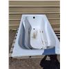 Image 1 : ** Fibreglass Bathtub (32"×5ft×22")-Cannot Ship