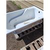 Image 2 : ** Fibreglass Bathtub (32"×5ft×22")-Cannot Ship