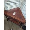 Image 1 : Ethan Allen Corner Table C