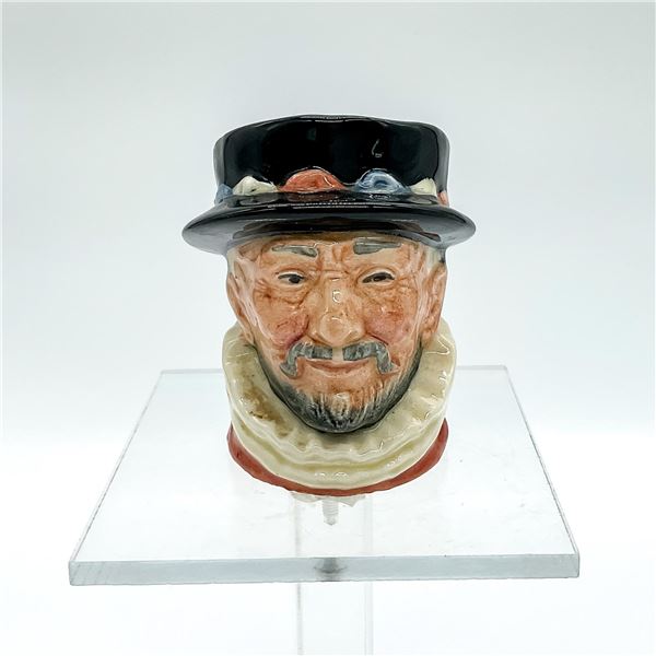 Beefeater ER D6233 - Small - Royal Doulton Character Jug
