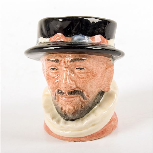 Beefeater ER Pink D6251 - Mini - Royal Doulton Character Jug